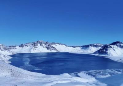 长白山亲子冰雪有没有不人挤人的小众线？5–12岁娃能玩什么、怎么去最省事？